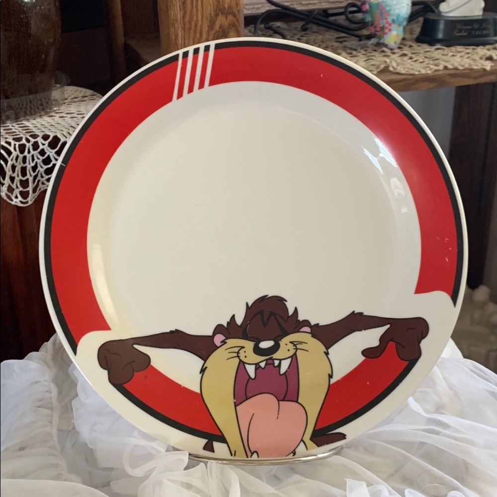Vintage “LOONEY TUNES” Tasmanian  Devil Plate w/Easel